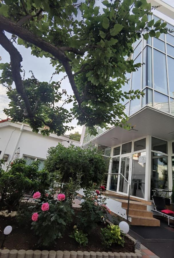Fitness House With Garden Hotel คอนสตันซา ภายนอก รูปภาพ