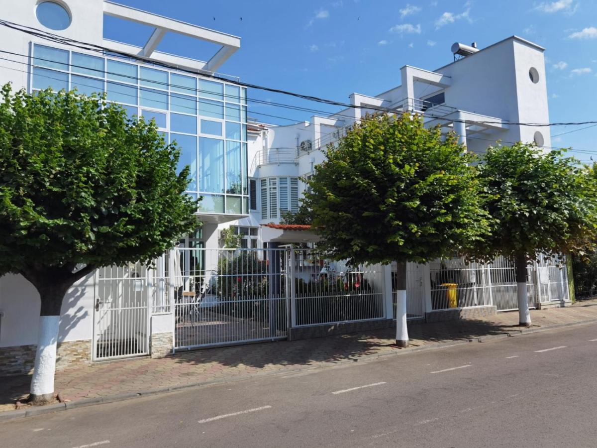 Fitness House With Garden Hotel คอนสตันซา ภายนอก รูปภาพ