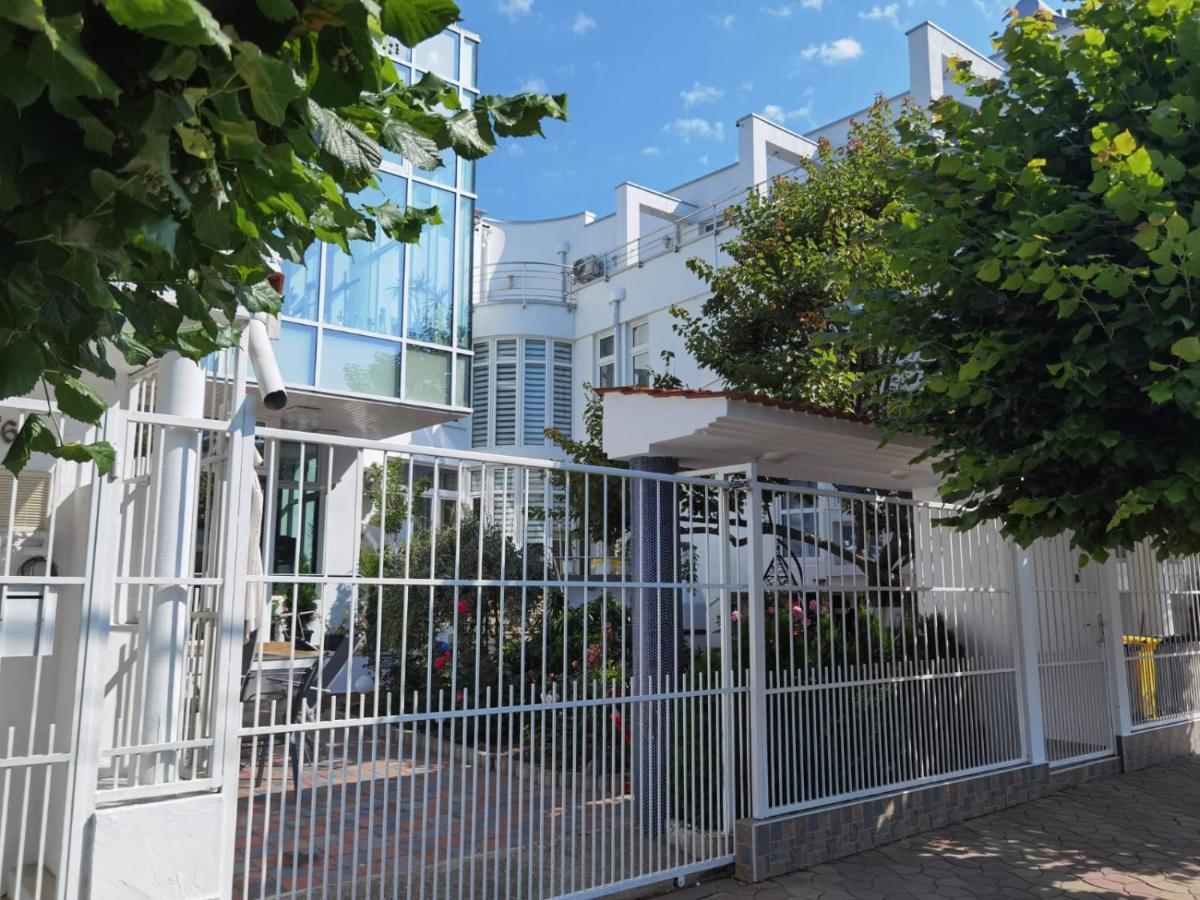 Fitness House With Garden Hotel คอนสตันซา ภายนอก รูปภาพ